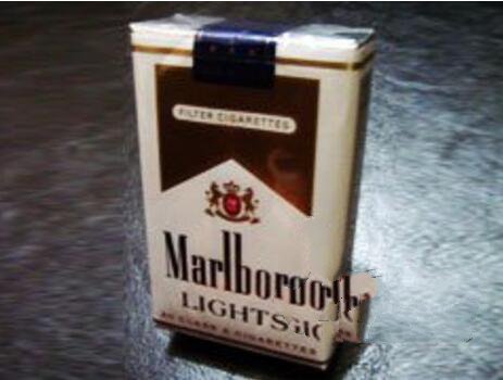 粉红色包装的外烟